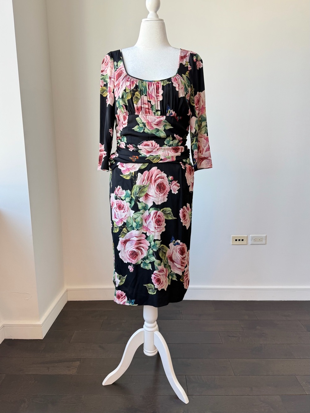 Dolce & Gabbana Silk Dress with Pink Rose Print 🌹 - Picture 3 of 16